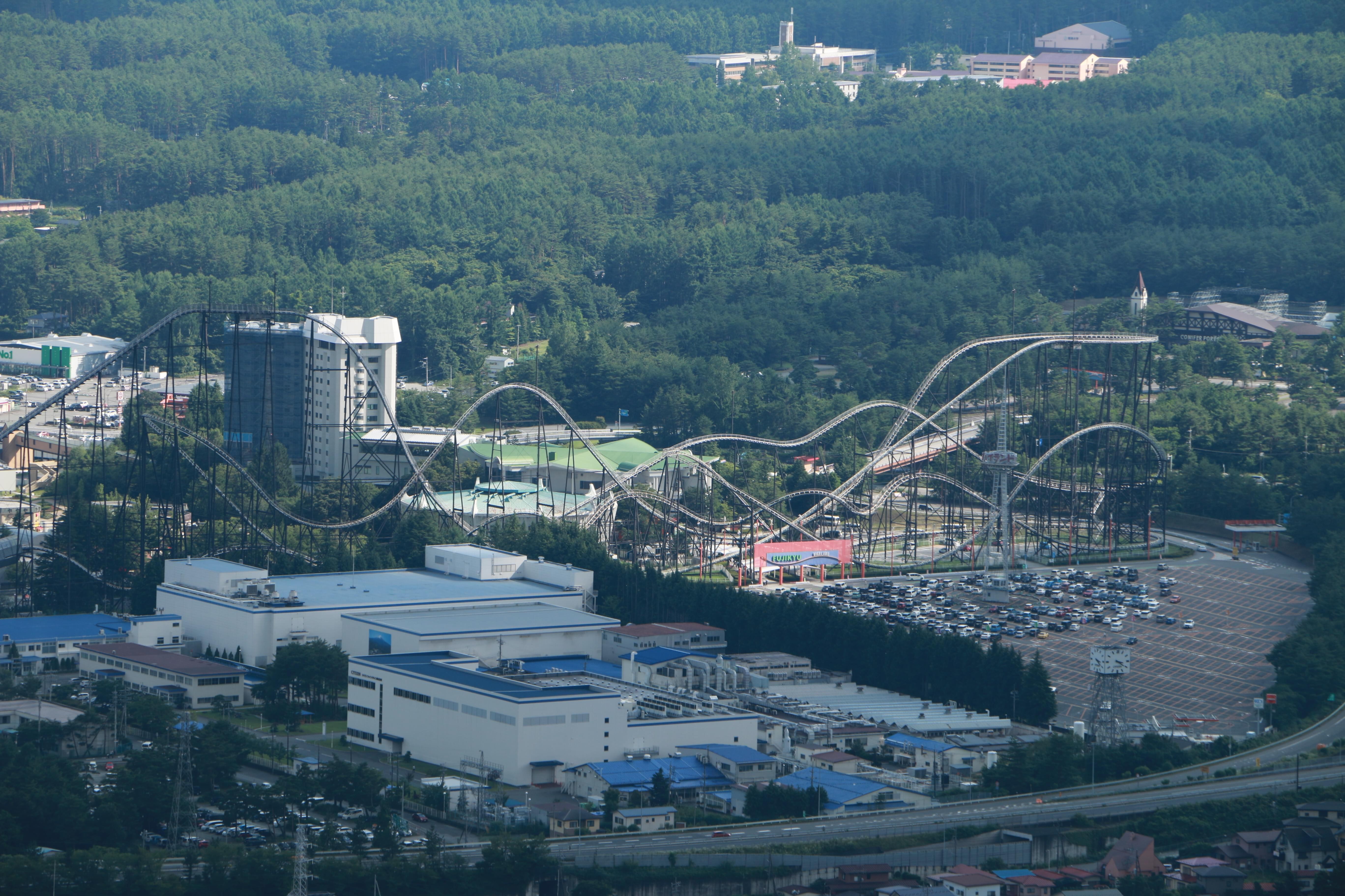 看,那个最大最骚的就是我们坐的